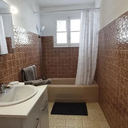 Entier Au Dessus De Villa, Climatisation Reversible Poele A Bois Tres Chaleureux , Wi Fi Parking Privee Gratuit Situation 500 M, Et Centre *