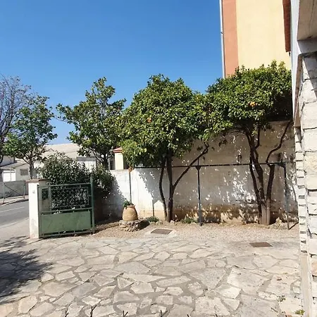 Entier Au Dessus De Villa, Climatisation Reversible Poele A Bois Tres Chaleureux , Wi Fi Parking Privee Gratuit Situation 500 M, Et Centre Apartmán *