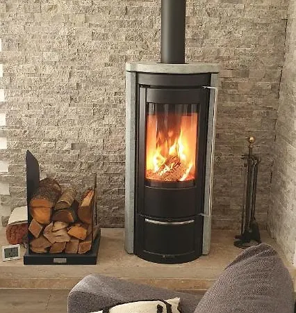 Apartmán Entier Au Dessus De Villa, Climatisation Reversible Poele A Bois Tres Chaleureux , Wi Fi Parking Privee Gratuit Situation 500 M, Et Centre