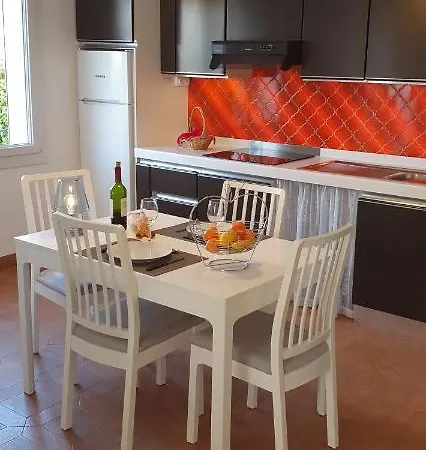 Apartment Chaleureuse: Indépendant Avec Wi-fi Et Parking
