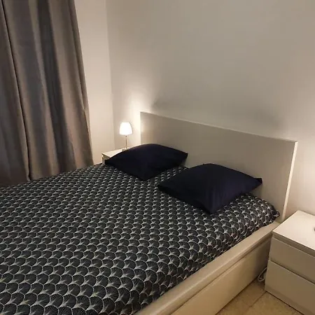 Apartment Chaleureuse: Indépendant Avec Wi-fi Et Parking